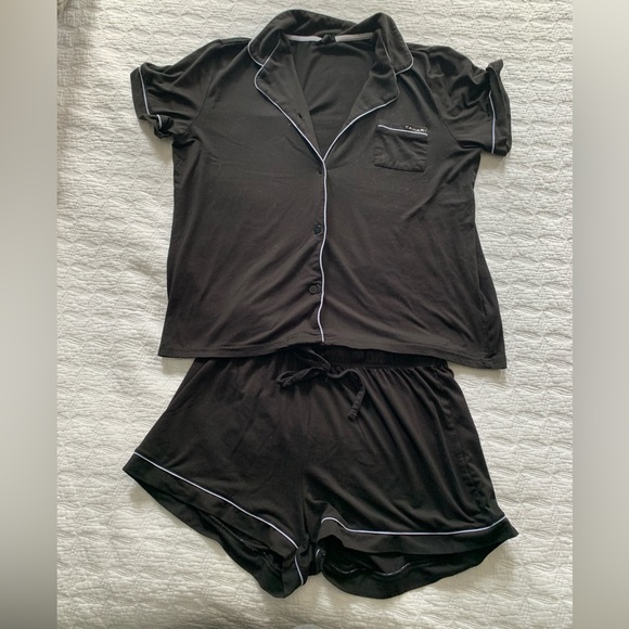 Black 2-piece Tahari pyjamas - Picture 1 of 4